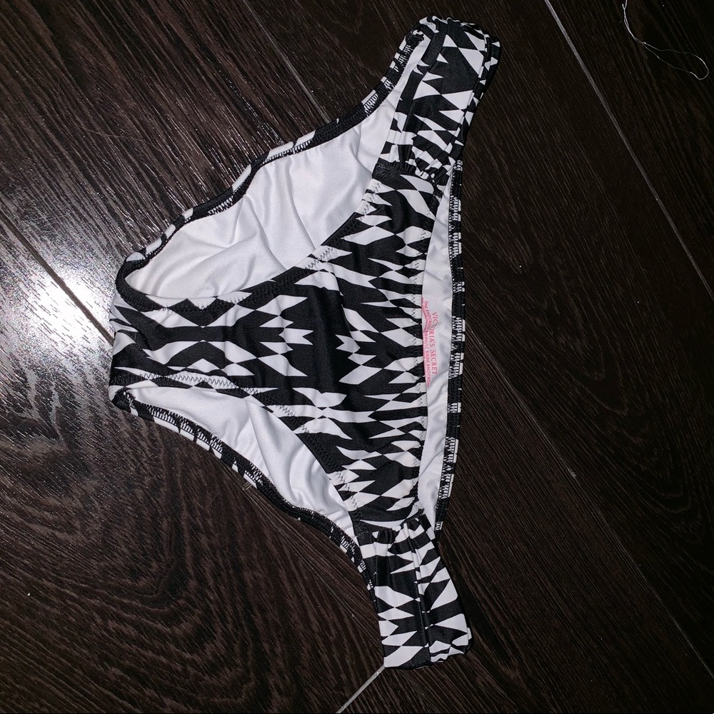 VS geometric pattern bathing suit bottoms